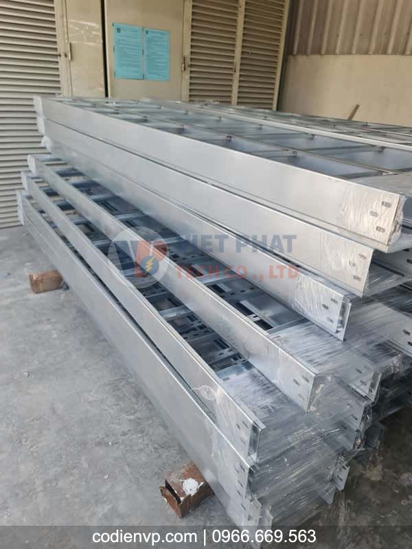 Thang cáp 700X150 mạ kẽm 